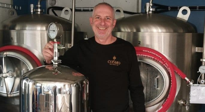 Flavio Costeggioli in seiner Brauerei Cosmo-Bier. 