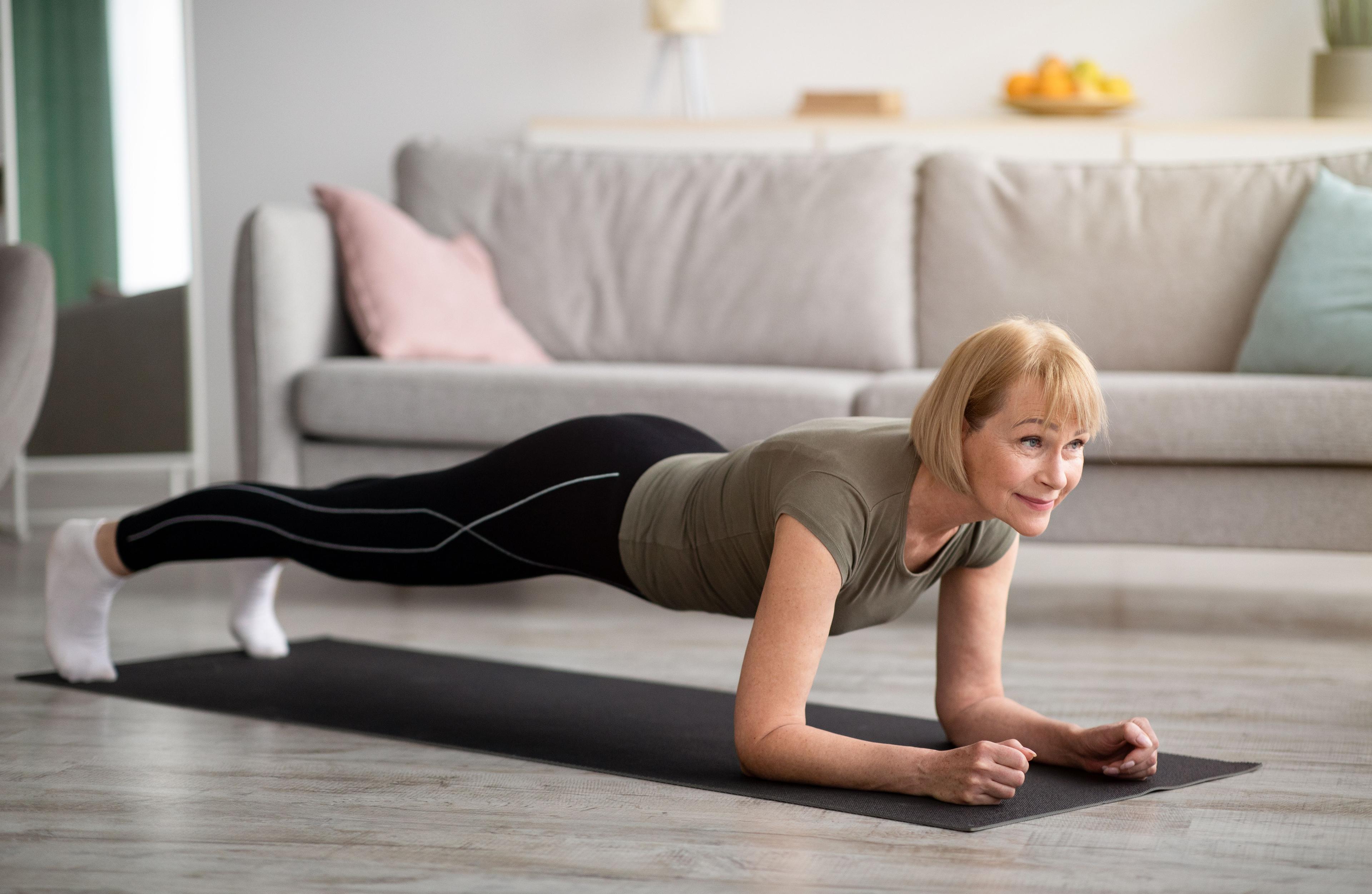 Beim Plank trainiert man den ganzen Körper.&nbsp;